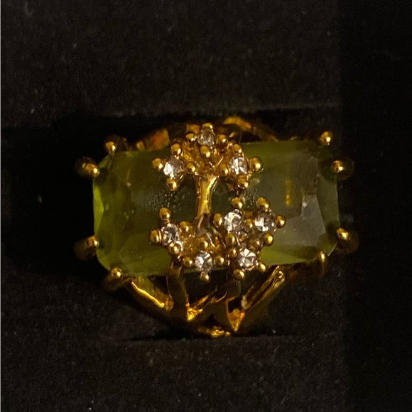 Glamorous Ring Inlaid with Waterish Zirconia in Rectangle Shape Size 6,7,9. - Picture 1 of 5